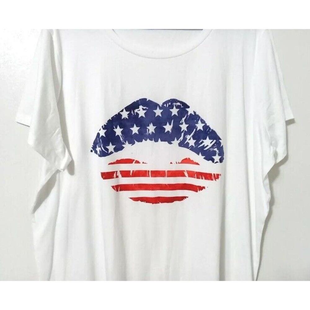 Bobbie Brooks Women's White T-Shirt with Lip Graphic Red White Blue Medium‎